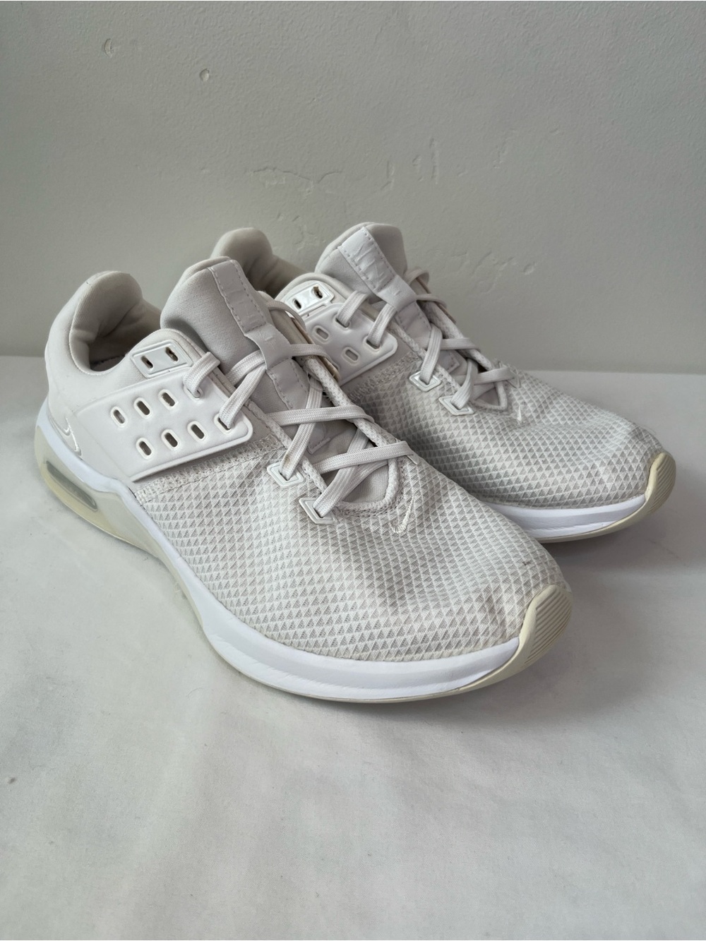 Nike Air Max Bella TR 4 Triple White Women’s Training Sneakers Size 9